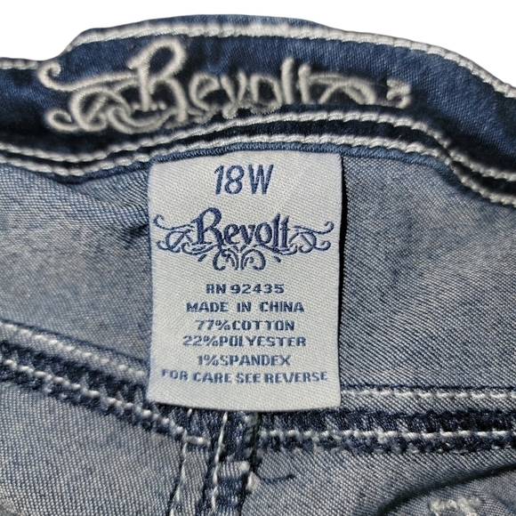 Revolt blue jeans size 18W straight leg stretchy material super comfortable - Picture 7 of 9